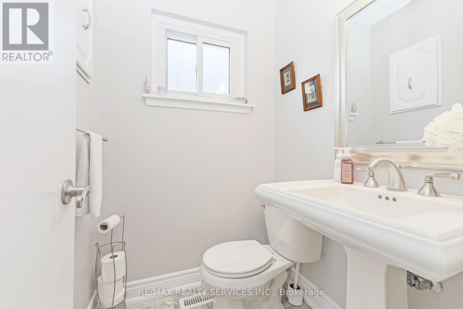 86 Glenmore Crescent, Brampton, Ontario  L6S 1H8 - Photo 5 - W12956858