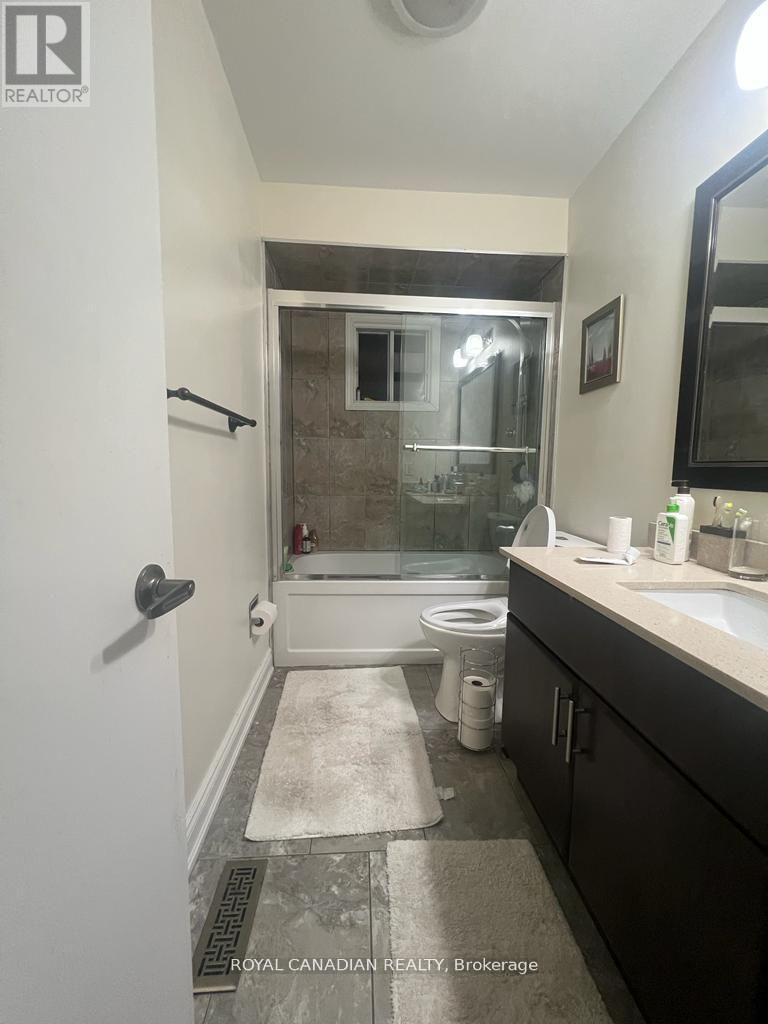 29 Jay Street, Brampton, Ontario  L6Z 3V9 - Photo 2 - W12958294