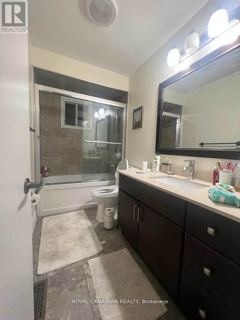 29 Jay Street, Brampton, Ontario  L6Z 3V9 - Photo 4 - W12958294