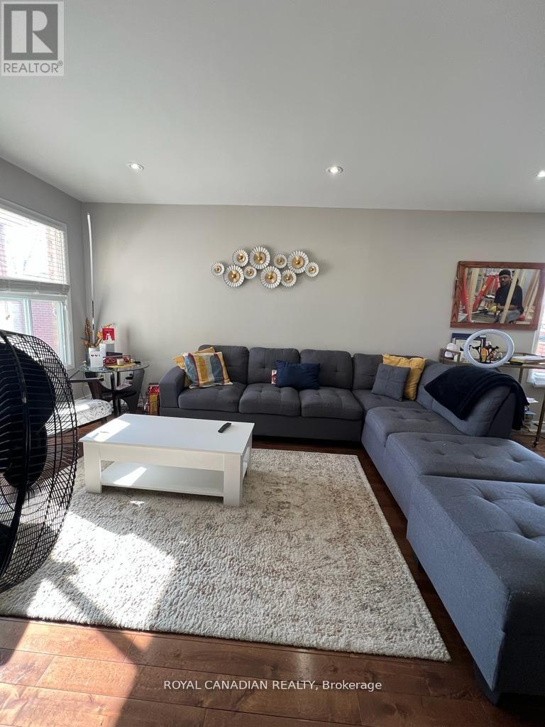 29 Jay Street, Brampton, Ontario  L6Z 3V9 - Photo 5 - W12958294