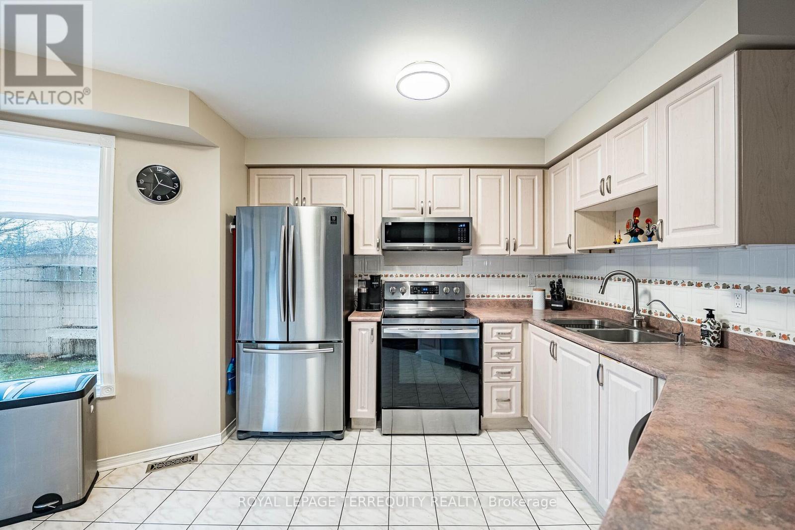 6039 Castlegrove Court, Mississauga, Ontario  L5N 7A8 - Photo 10 - W12958308