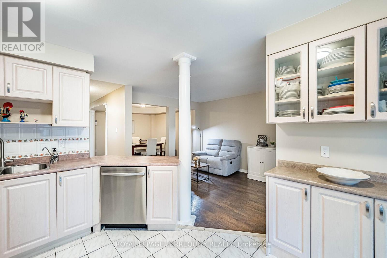 6039 Castlegrove Court, Mississauga, Ontario  L5N 7A8 - Photo 12 - W12958308