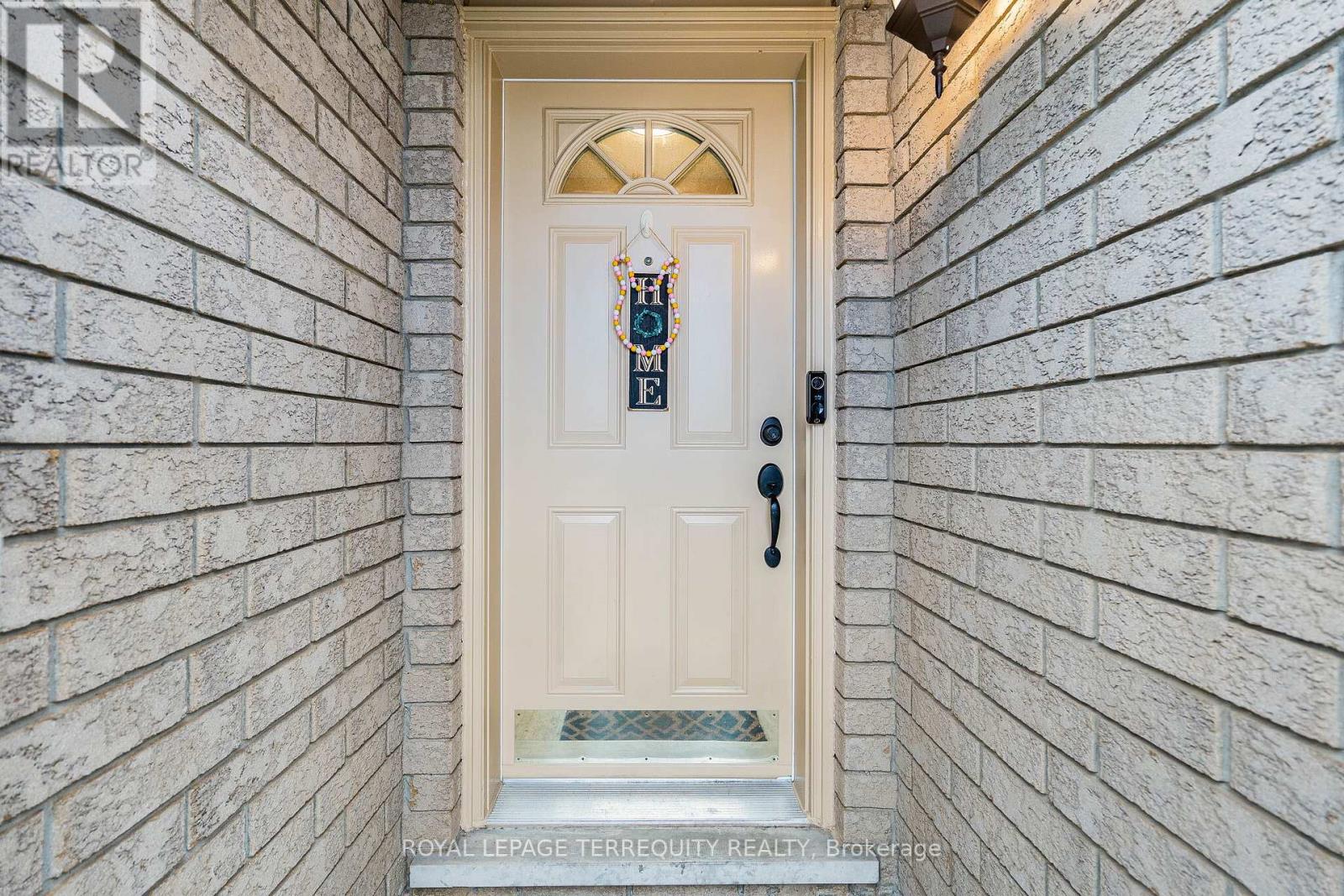 6039 Castlegrove Court, Mississauga, Ontario  L5N 7A8 - Photo 4 - W12958308