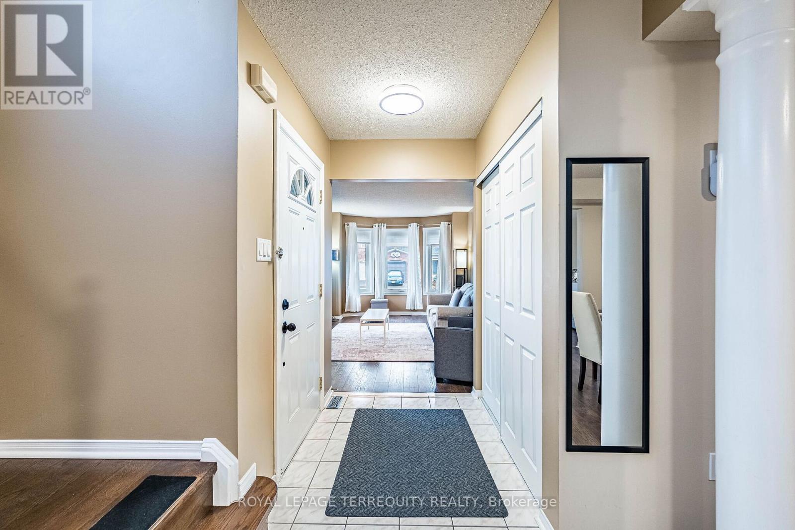 6039 Castlegrove Court, Mississauga, Ontario  L5N 7A8 - Photo 6 - W12958308