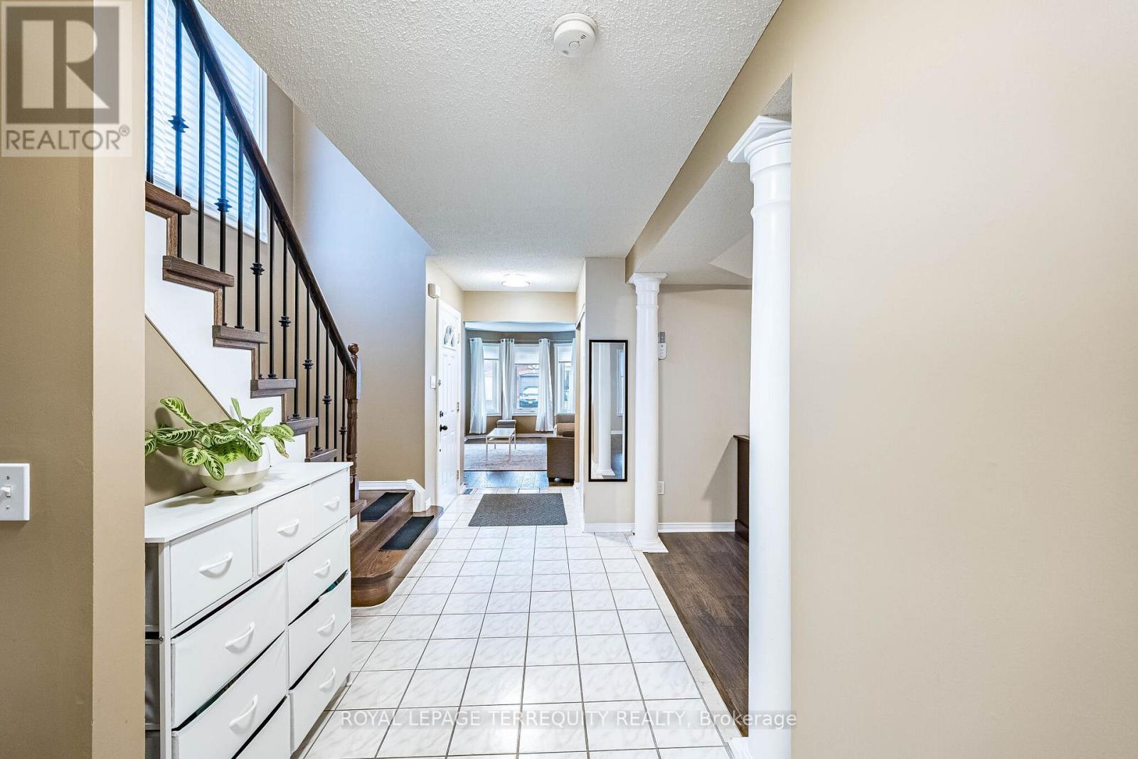 6039 Castlegrove Court, Mississauga, Ontario  L5N 7A8 - Photo 9 - W12958308