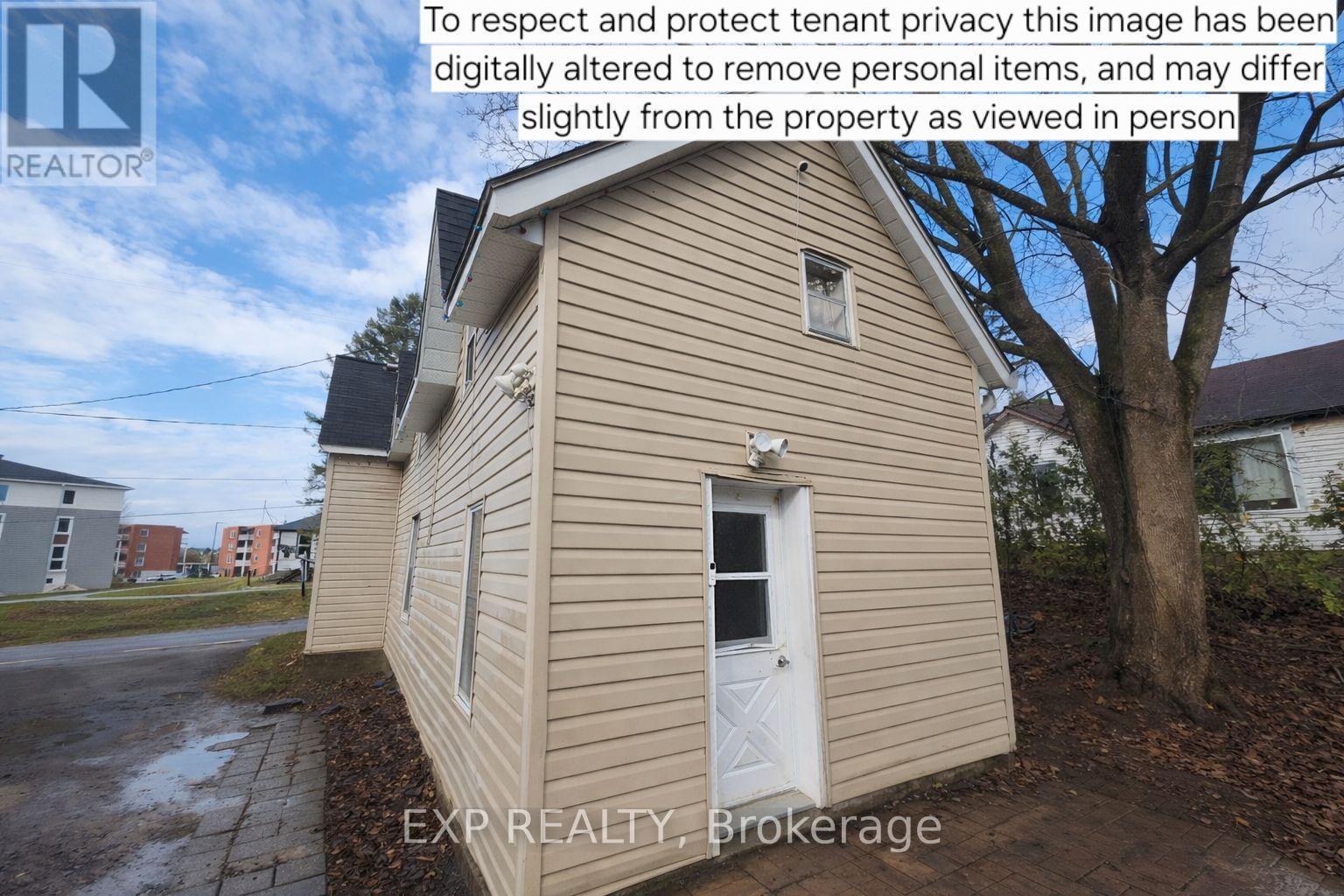 219 Bartholomew Street, Brockville, Ontario  K6V 2S4 - Photo 3 - X12958262