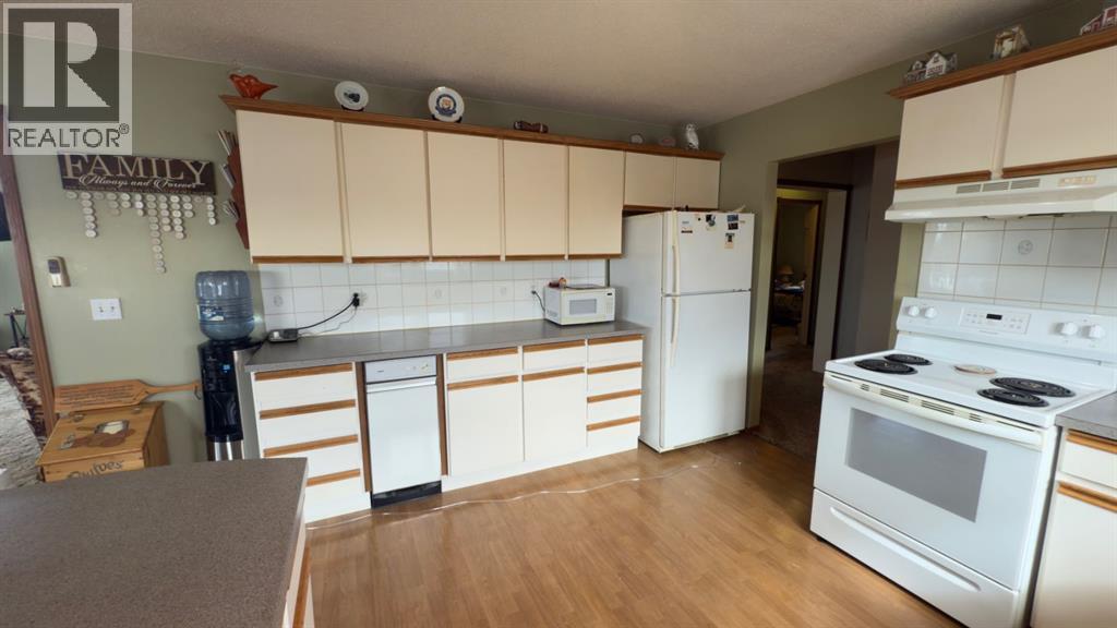 607 9 Avenue W, Hanna, Alberta  T0J 1P0 - Photo 7 - A2295234