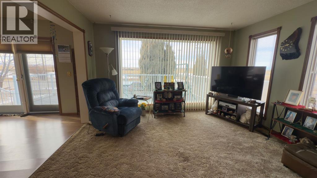 607 9 Avenue W, Hanna, Alberta  T0J 1P0 - Photo 12 - A2295234