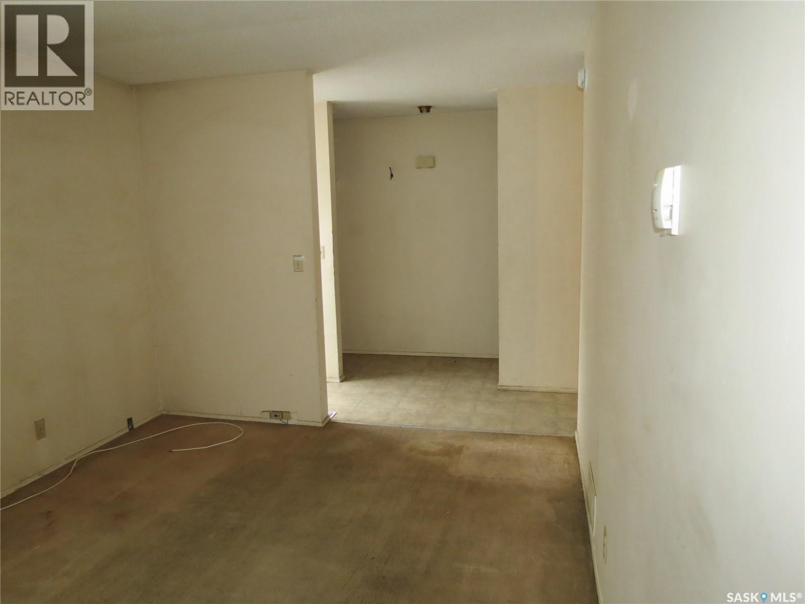 3926 Castle Road, Regina, Saskatchewan  S4S 6A4 - Photo 9 - SK032028