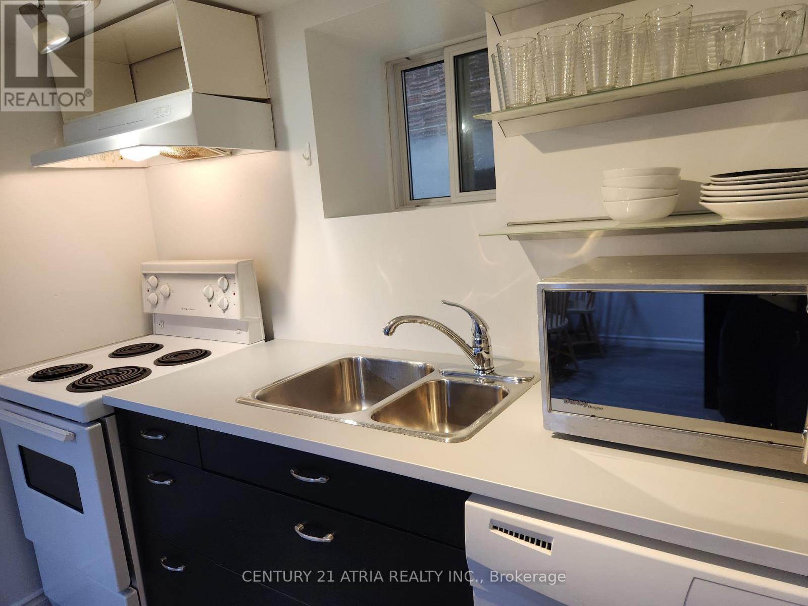 230 Rushton Road, Toronto, Ontario  M6G 3J5 - Photo 3 - C12958334