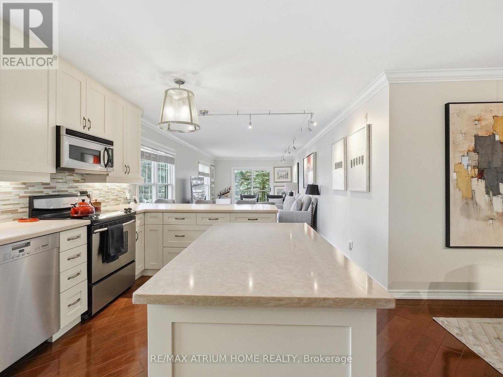 208 - 24 Ontario Street, Bracebridge, Ontario  P1L 2H5 - Photo 2 - X12951534