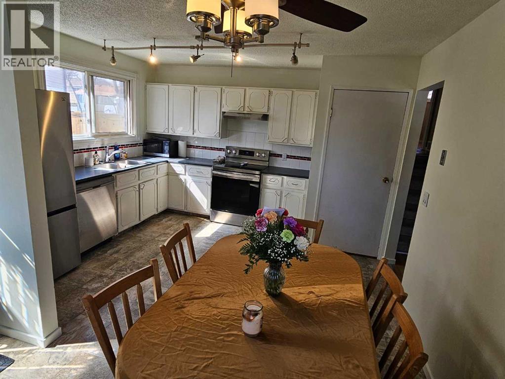 60 Erin Croft Place SE, Calgary, Alberta  T2B 2V3 - Photo 5 - A2298862