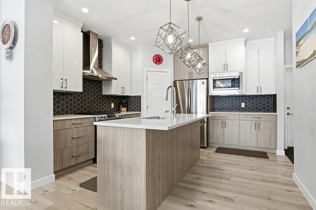 8018 KIRIAK LI SW, Edmonton, Alberta