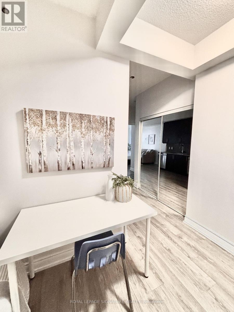 710 - 9600 Yonge Street, Richmond Hill, Ontario  L4C 0X3 - Photo 6 - N12922742