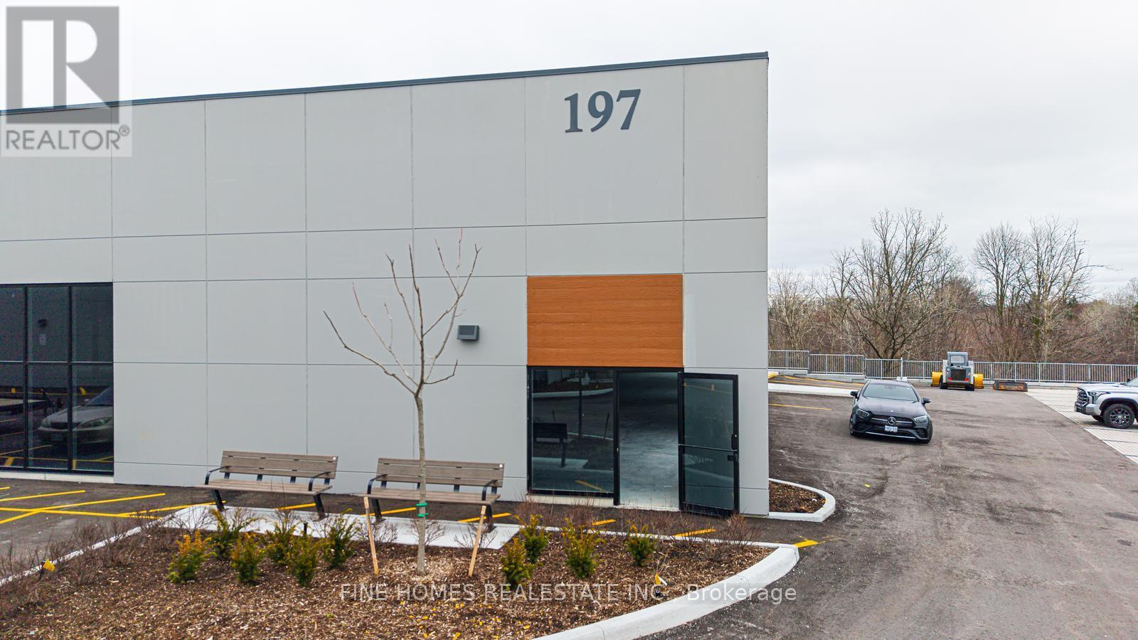 108&109 - 197 Cachet Woods Court, Markham, Ontario  L6C 0Z8 - Photo 2 - N12958378