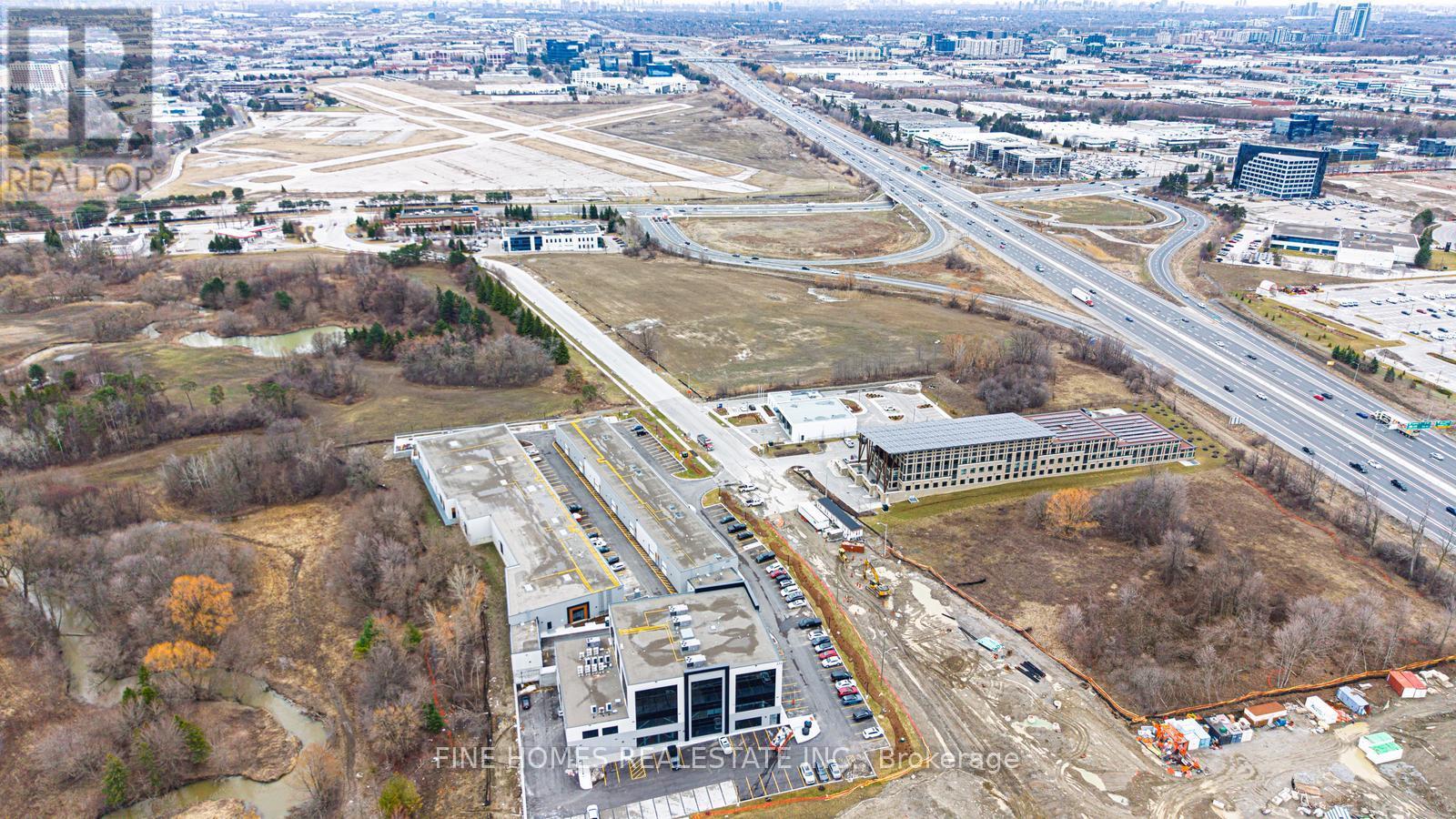 108&109 - 197 Cachet Woods Court, Markham, Ontario  L6C 0Z8 - Photo 5 - N12958378