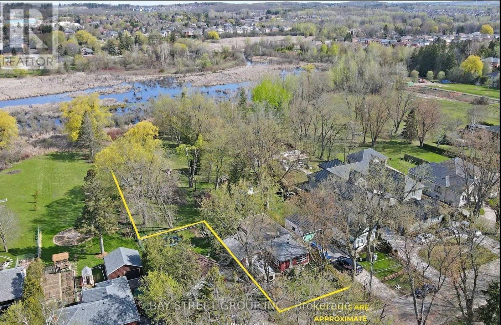 26 Douglas Road, Richmond Hill, Ontario  L4E 3G9 - Photo 4 - N12958386