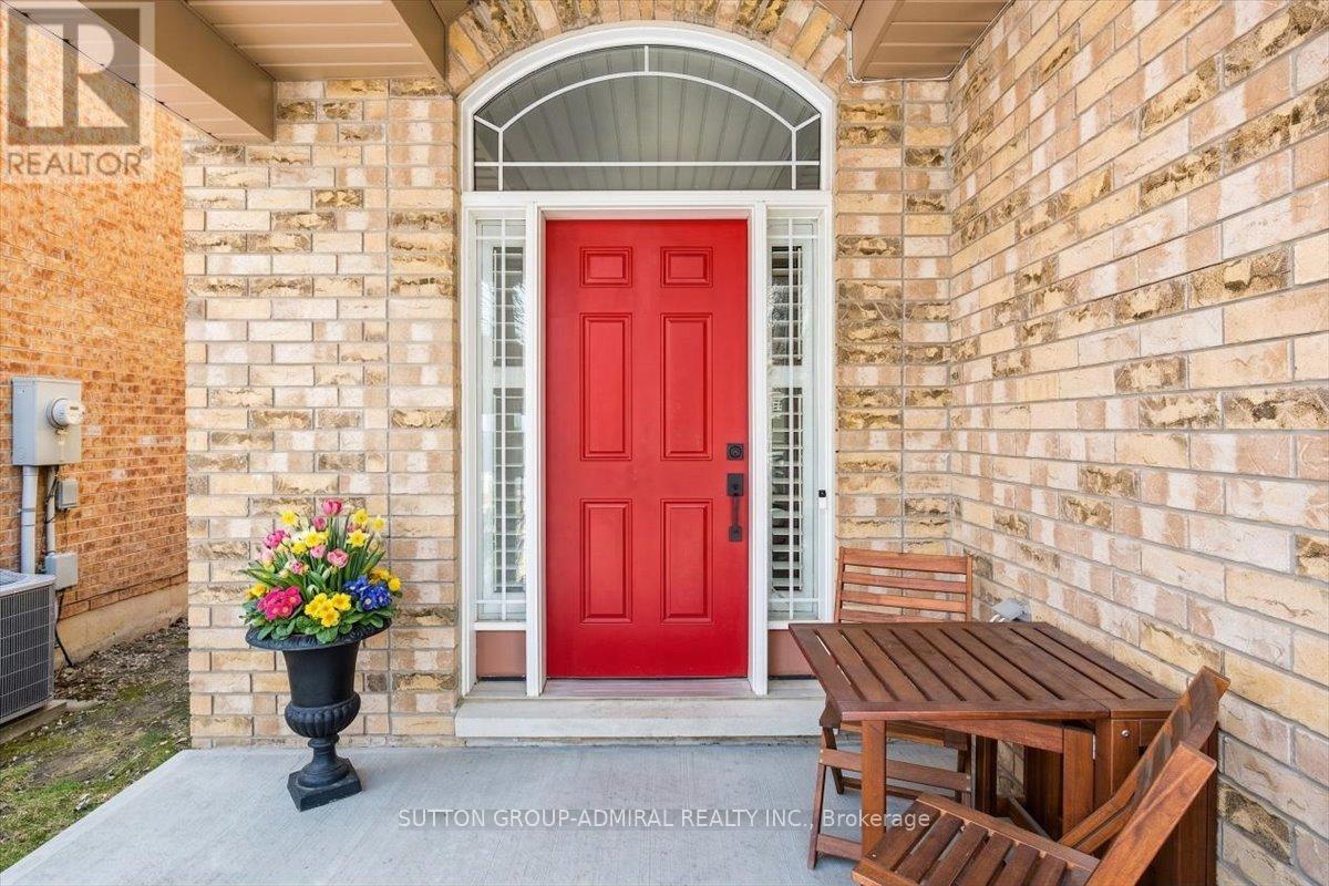 10 Usherwood Street, Aurora, Ontario  L4G 7W6 - Photo 3 - N12958388