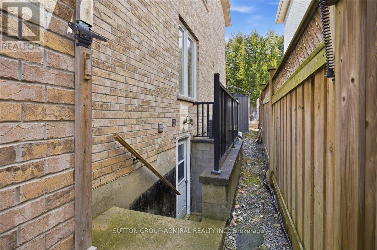 10 Usherwood Street, Aurora, Ontario  L4G 7W6 - Photo 42 - N12958388