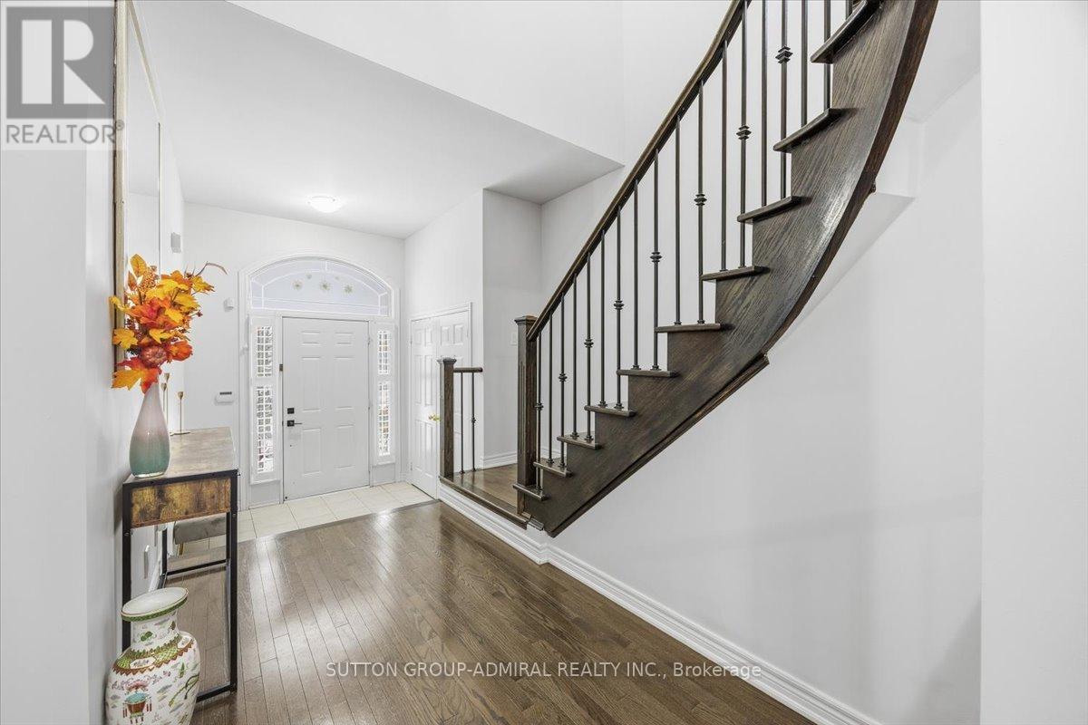 10 Usherwood Street, Aurora, Ontario  L4G 7W6 - Photo 5 - N12958388