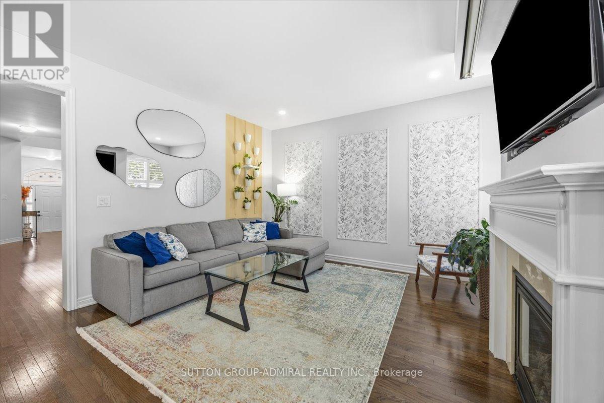 10 Usherwood Street, Aurora, Ontario  L4G 7W6 - Photo 7 - N12958388