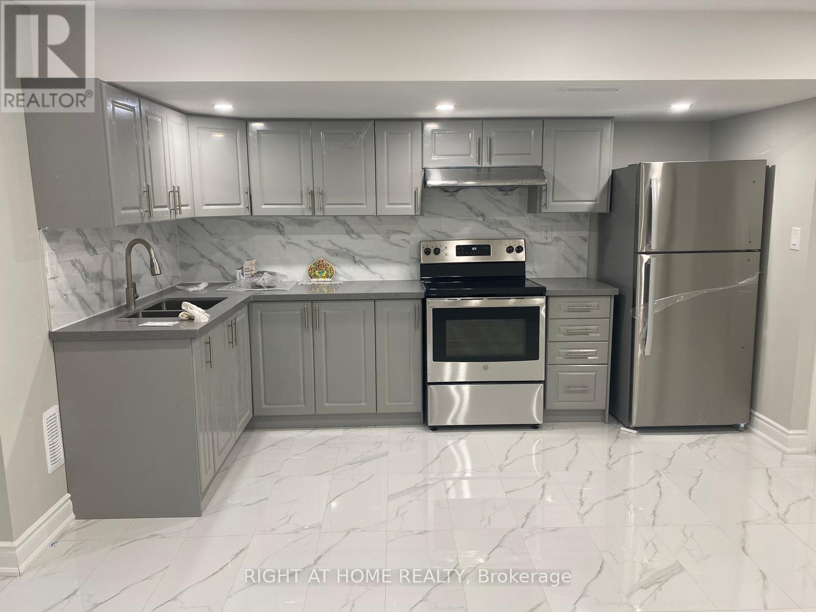 Basement - 409 Comiskey Crescent, Mississauga, Ontario  L5W 0C6 - Photo 3 - W12958390