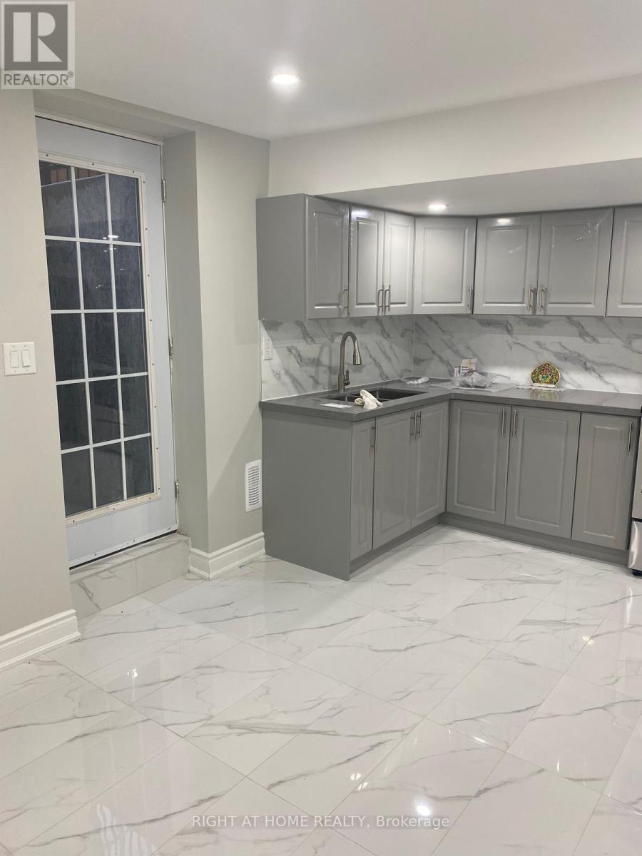 Basement - 409 Comiskey Crescent, Mississauga, Ontario  L5W 0C6 - Photo 5 - W12958390