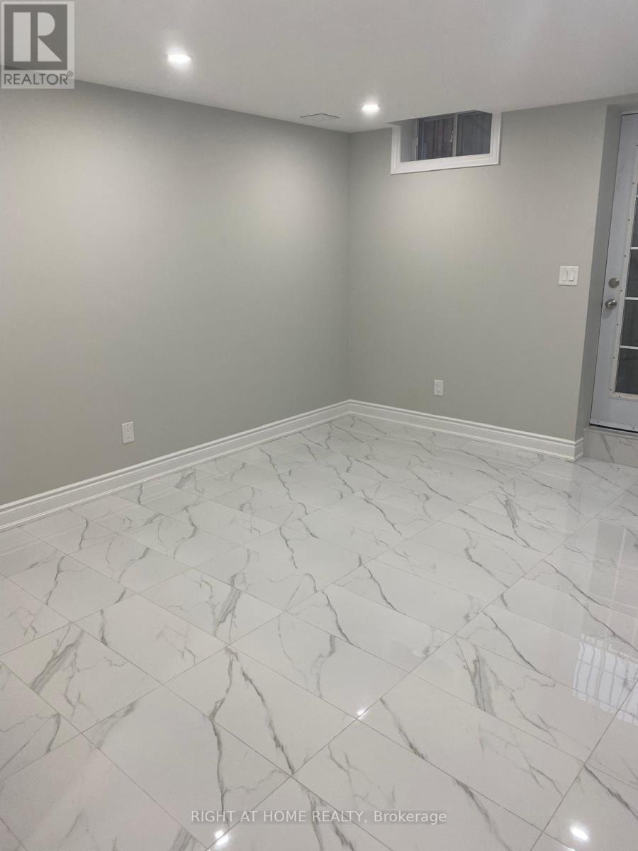 Basement - 409 Comiskey Crescent, Mississauga, Ontario  L5W 0C6 - Photo 7 - W12958390