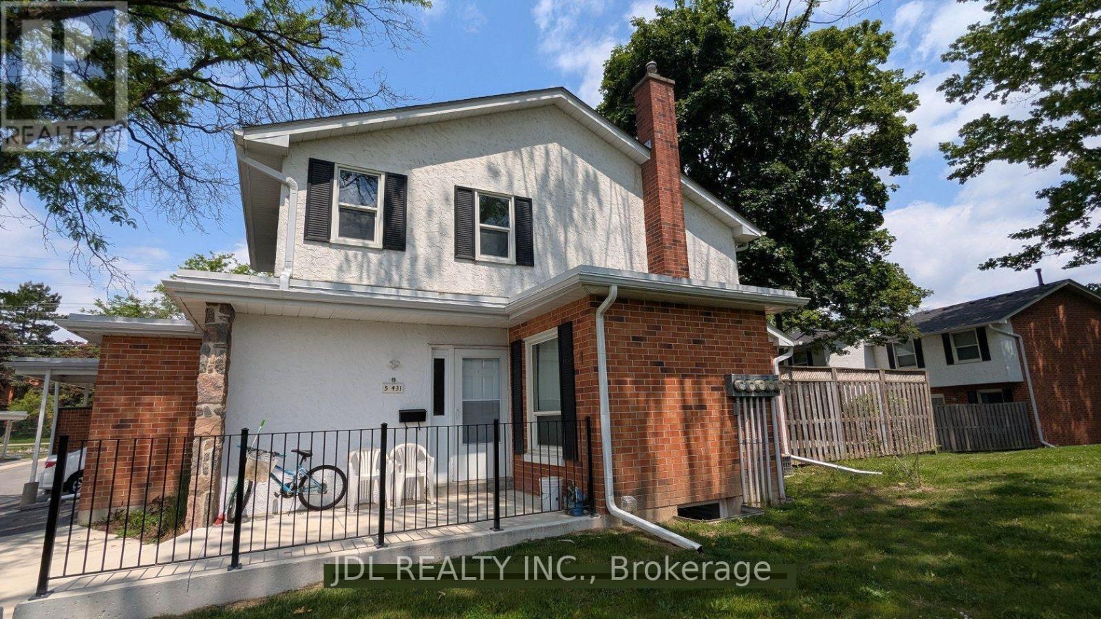 5 - 431 Keats Way, Waterloo, Ontario  N2L 5S7 - Photo 5 - X12958352