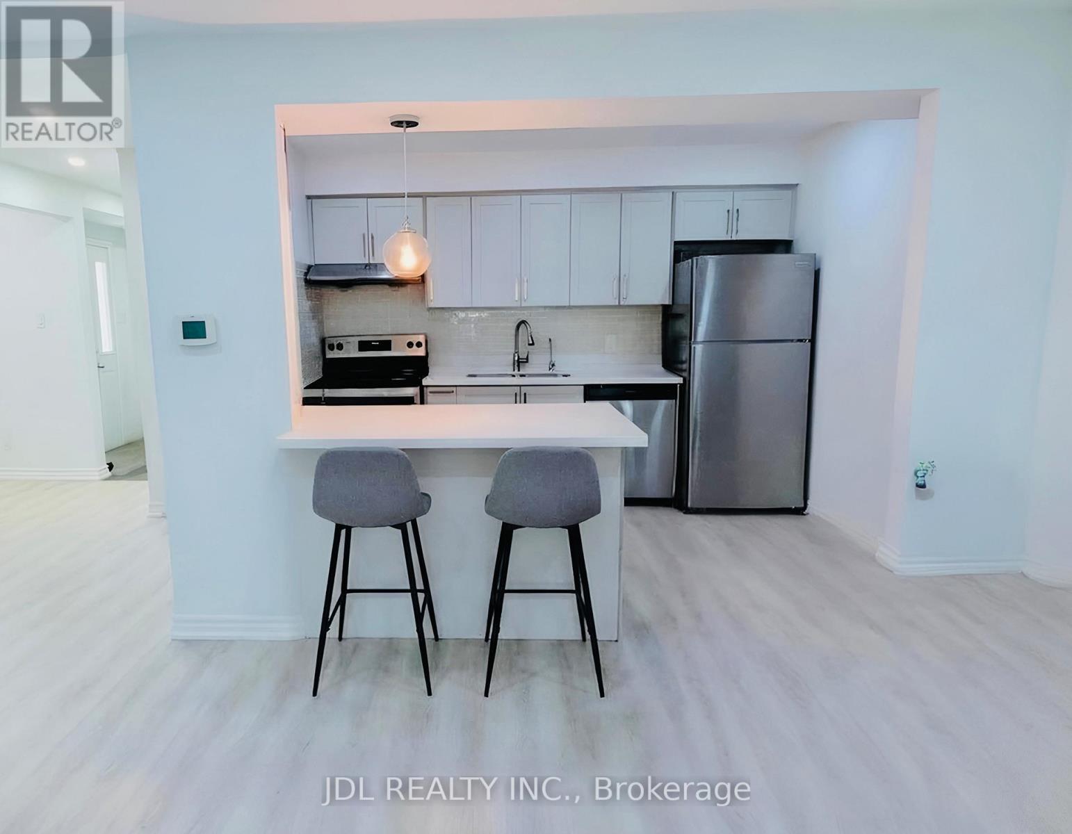 5 - 431 Keats Way, Waterloo, Ontario  N2L 5S7 - Photo 8 - X12958352