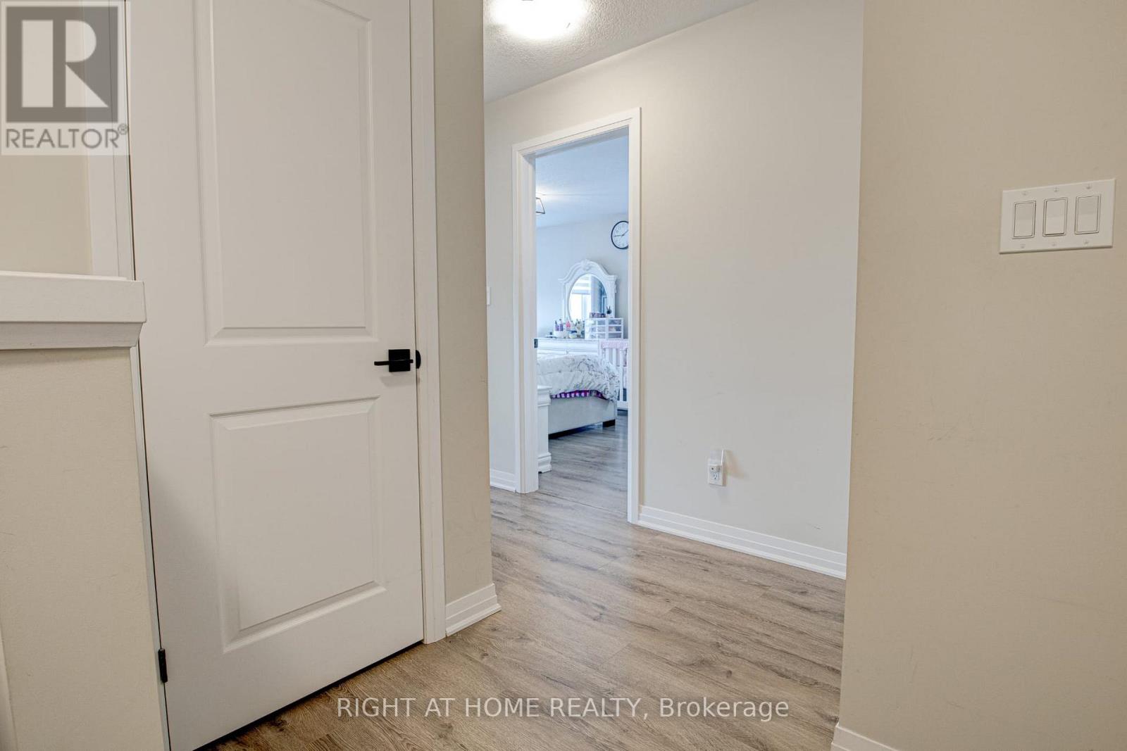 34 Vitality Drive, Kitchener, Ontario  N2R 0R7 - Photo 4 - X12958372