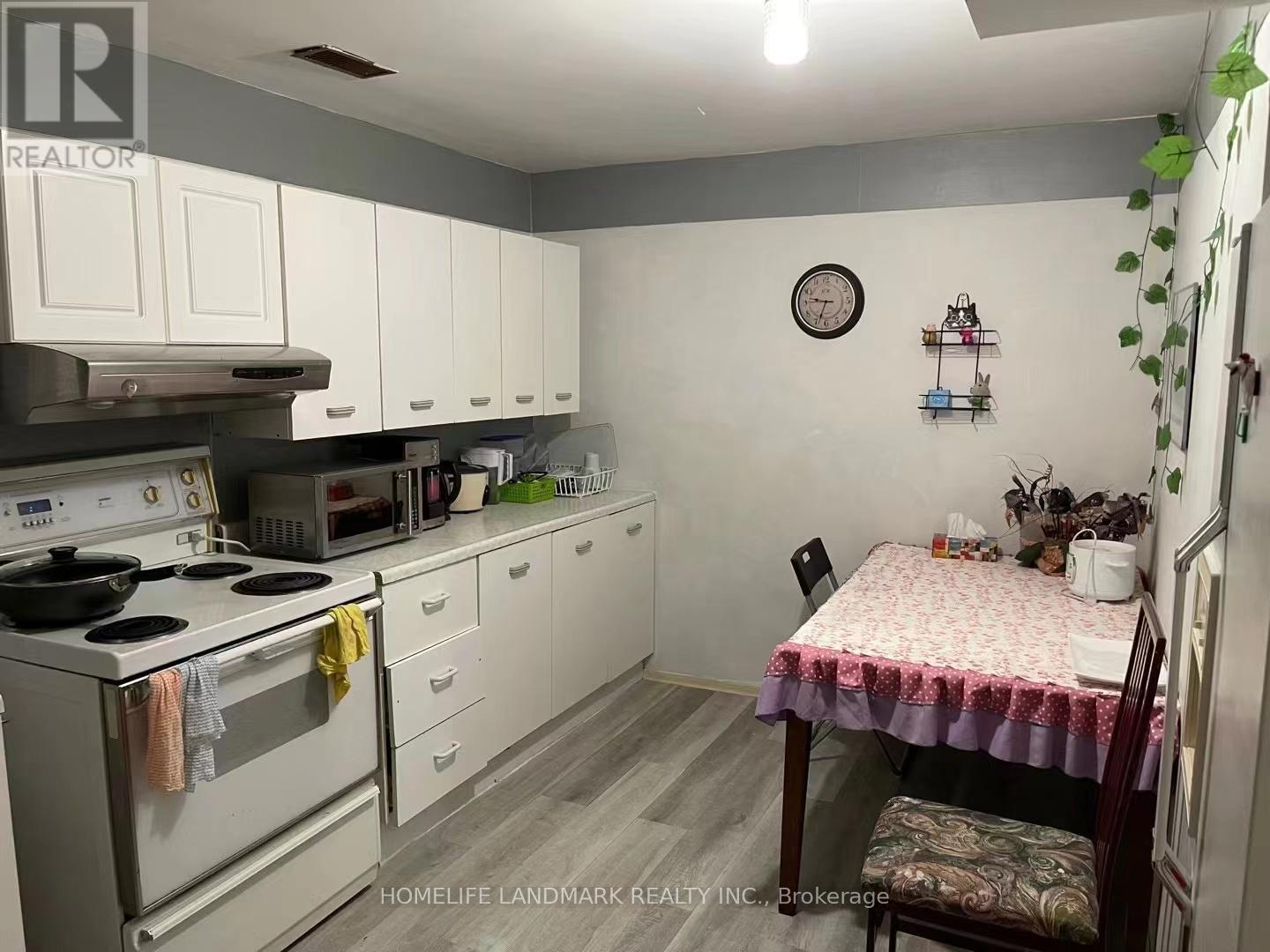 45 West Park Avenue, Hamilton, Ontario  L8S 3M4 - Photo 2 - X12958382