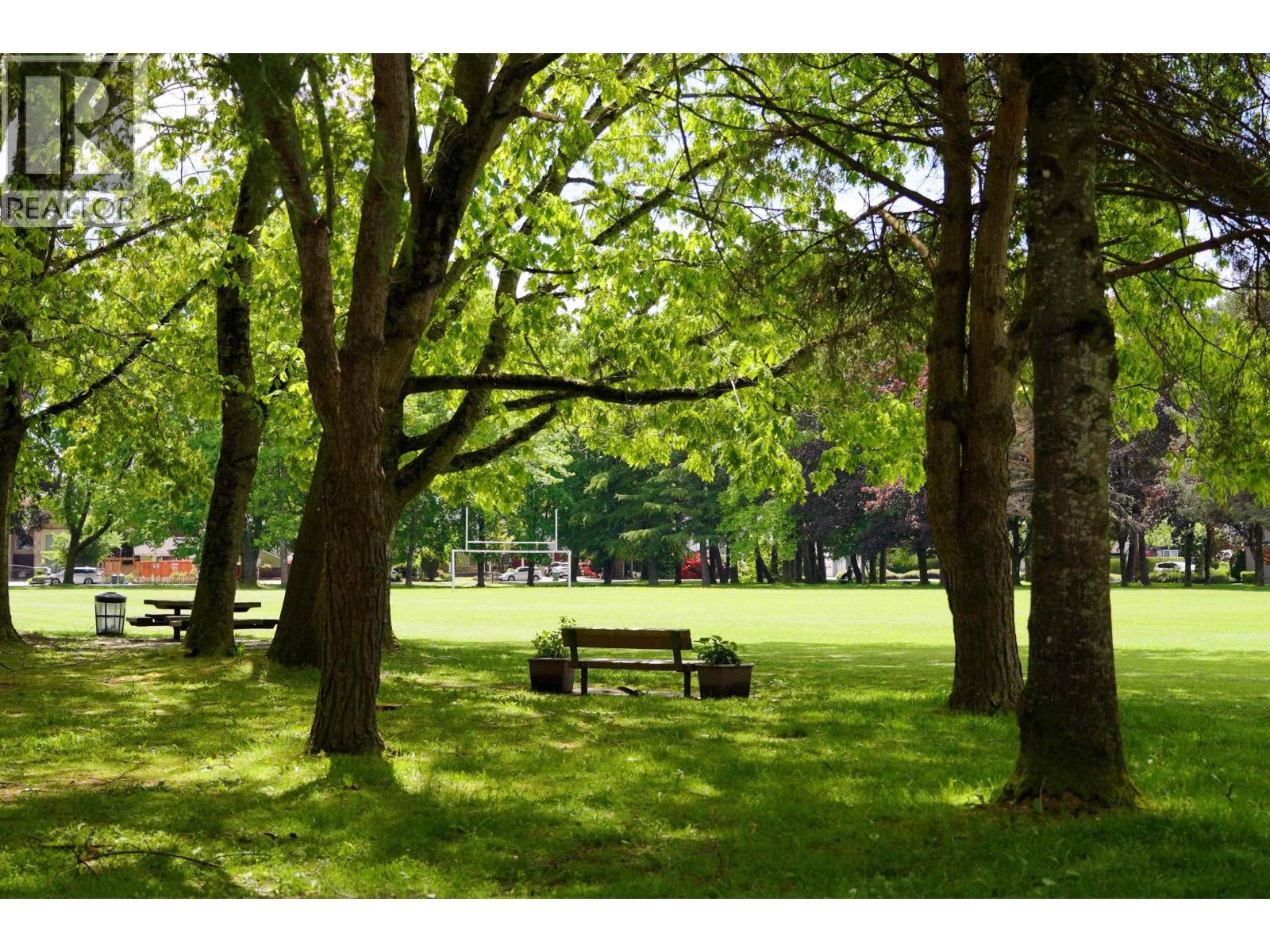 Listing Picture 29 of 31 : 9551 RYAN CRESCENT, Richmond / 烈治文 - 魯藝地產 Yvonne Lu Group - MLS Medallion Club Member