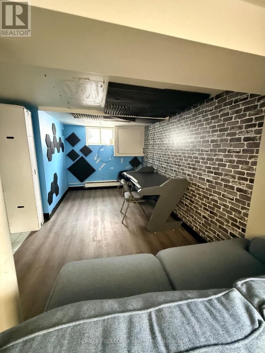 46 Elm Grove Avenue S, Richmond Hill, Ontario  L4E 2V3 - Photo 17 - N12862908