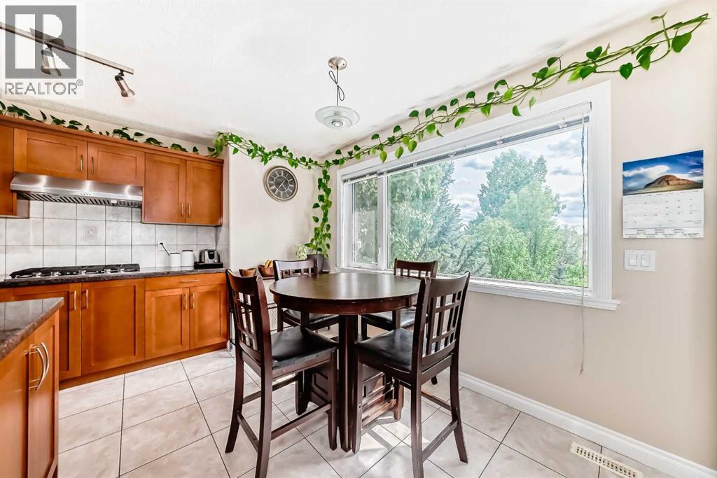 146 Scenic View Close, Calgary, Alberta  T3L 1Z4 - Photo 12 - A2299027