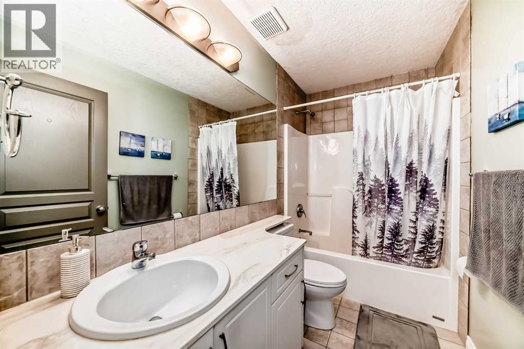 146 Scenic View Close, Calgary, Alberta  T3L 1Z4 - Photo 33 - A2299027