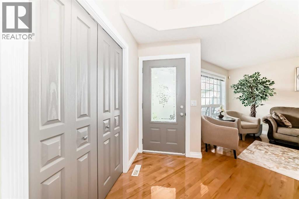 146 Scenic View Close, Calgary, Alberta  T3L 1Z4 - Photo 4 - A2299027