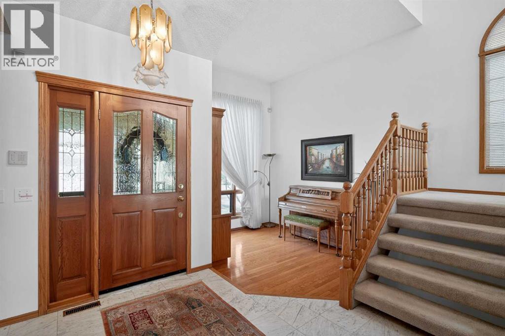 115 Strathaven Circle SW, Calgary, Alberta  T3H 2K8 - Photo 5 - A2296918