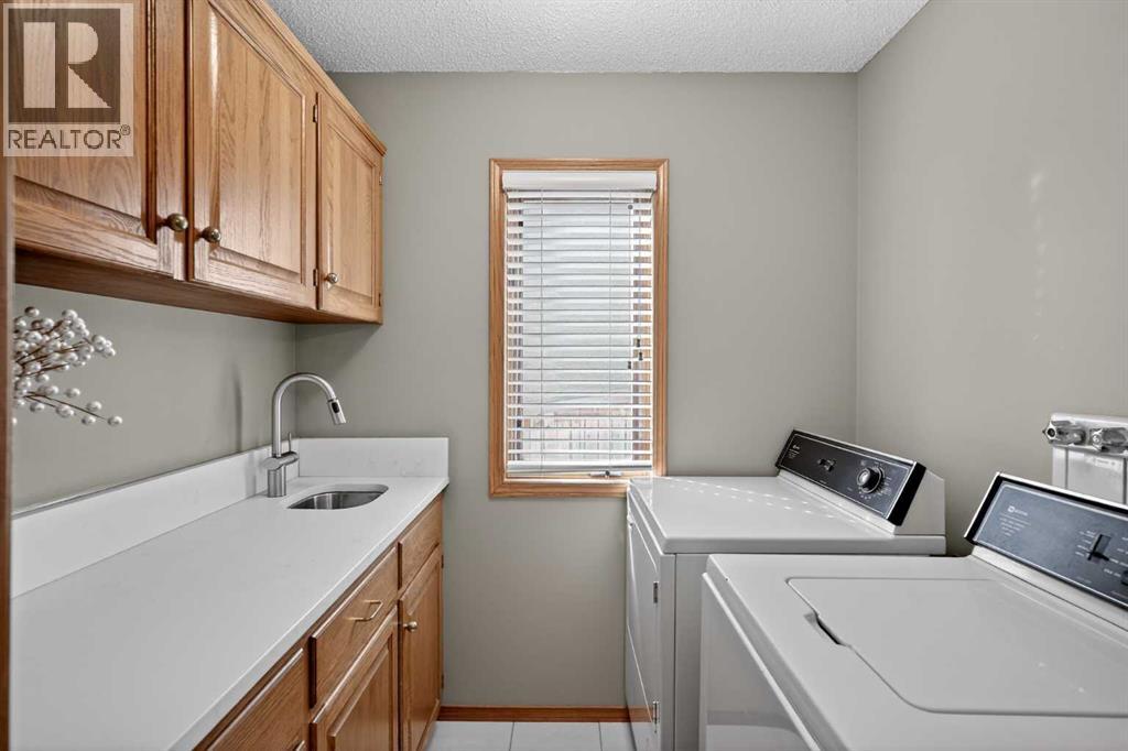 115 Strathaven Circle SW, Calgary, Alberta  T3H 2K8 - Photo 17 - A2296918