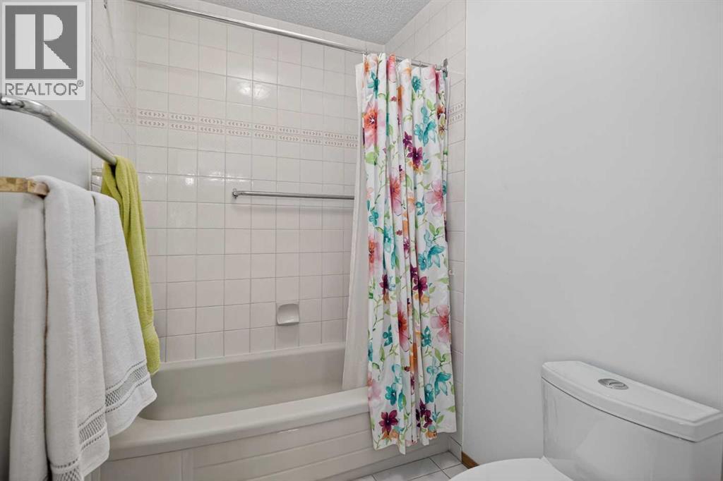 115 Strathaven Circle SW, Calgary, Alberta  T3H 2K8 - Photo 29 - A2296918