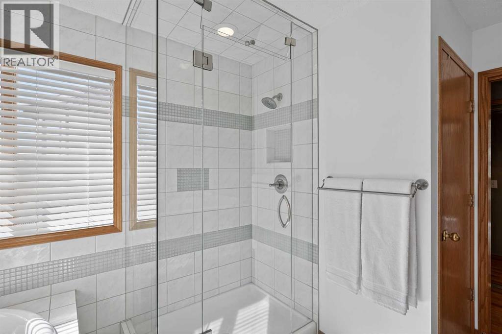 115 Strathaven Circle SW, Calgary, Alberta  T3H 2K8 - Photo 26 - A2296918