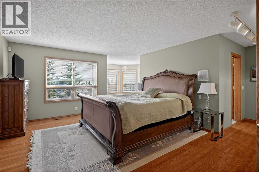 115 Strathaven Circle SW, Calgary, Alberta  T3H 2K8 - Photo 20 - A2296918