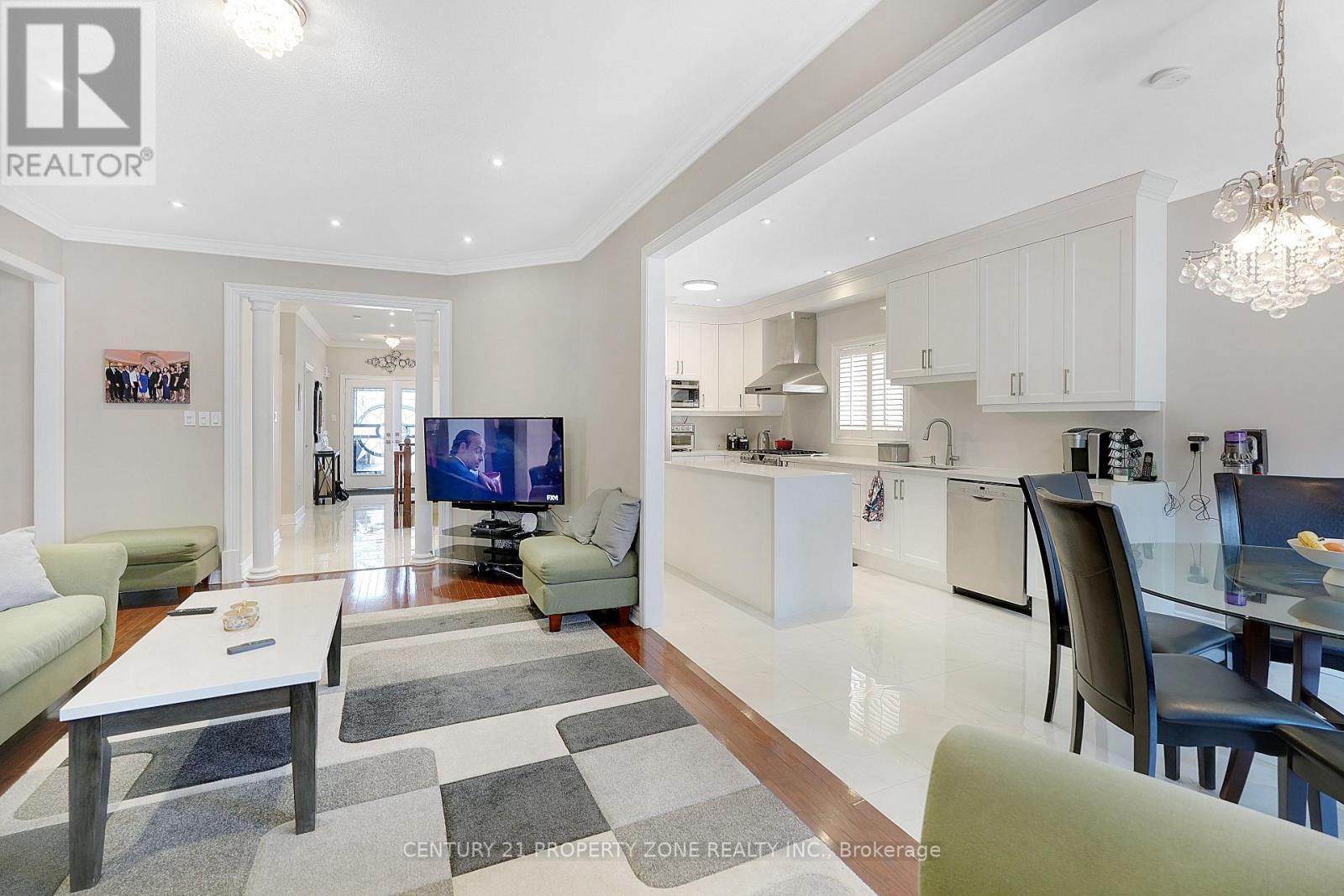 38 Castlegate Boulevard, Brampton, Ontario  L6P 2L3 - Photo 11 - W12951540