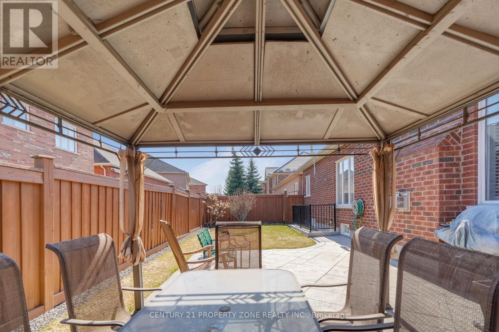 38 Castlegate Boulevard, Brampton, Ontario  L6P 2L3 - Photo 31 - W12951540