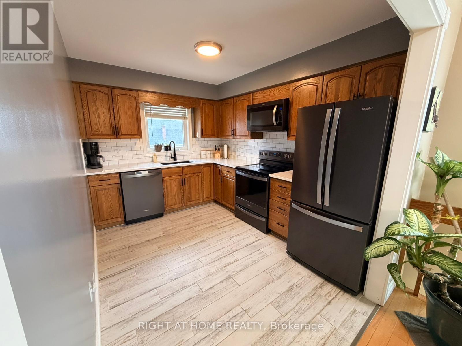 786 8th Street E, Owen Sound, Ontario  N4K 1L9 - Photo 8 - X12958210