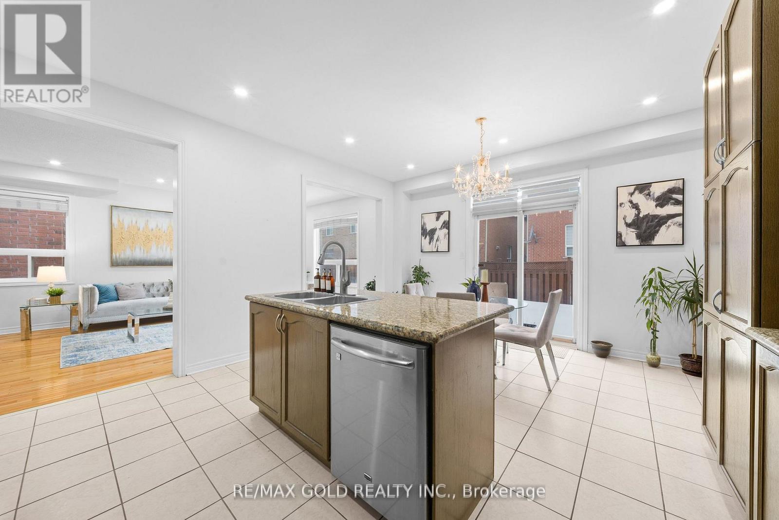 36 Ocean Ridge Drive E, Brampton, Ontario  L6R 3K5 - Photo 12 - W12958412