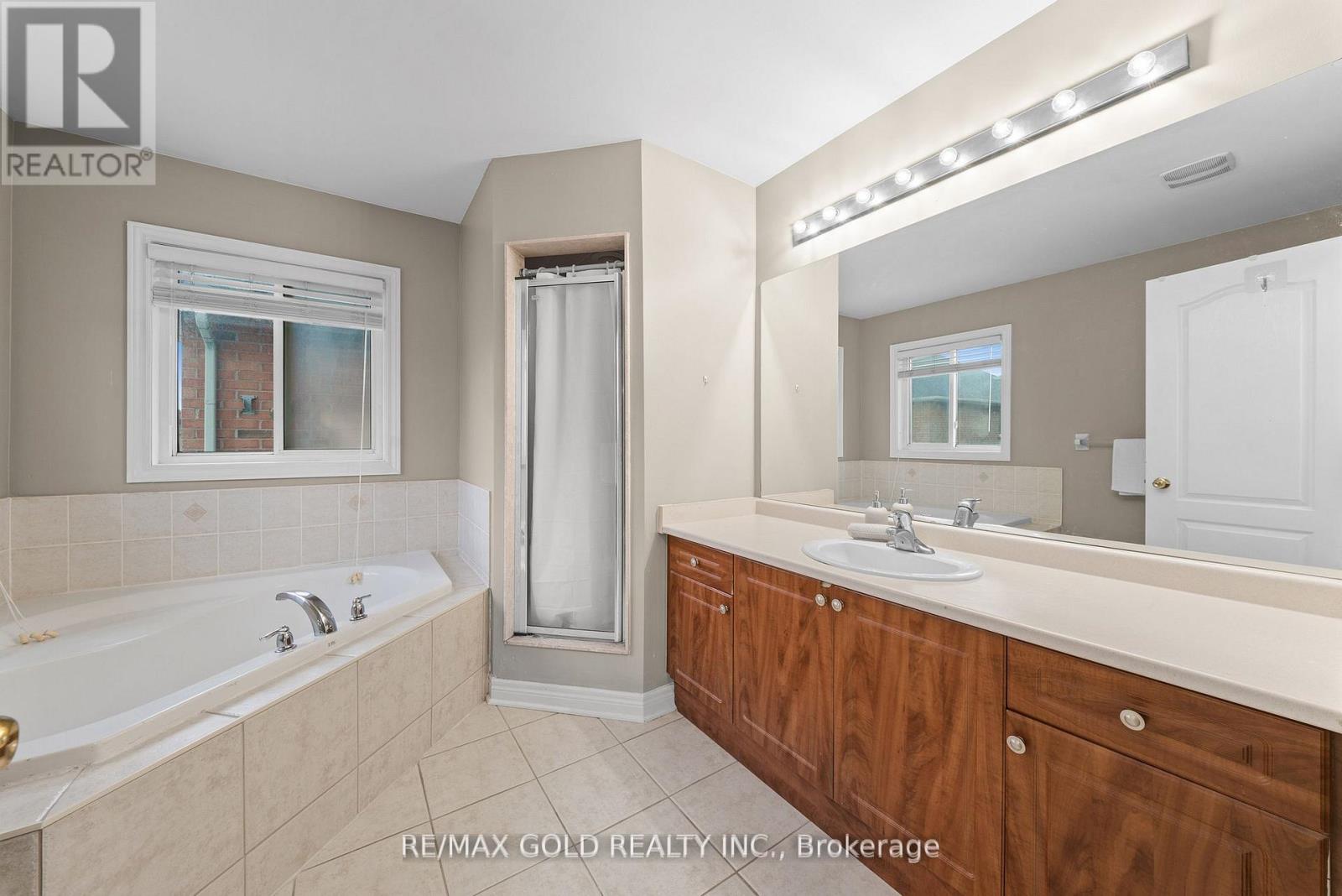 36 Ocean Ridge Drive E, Brampton, Ontario  L6R 3K5 - Photo 24 - W12958412