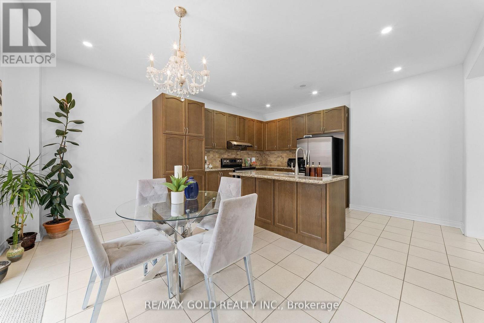 36 Ocean Ridge Drive E, Brampton, Ontario  L6R 3K5 - Photo 9 - W12958412