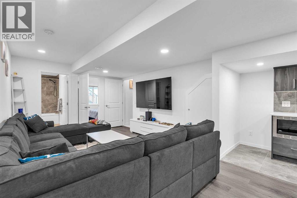 52 Edith Gate NW, Calgary, Alberta  T3A 1Z2 - Photo 35 - A2295677