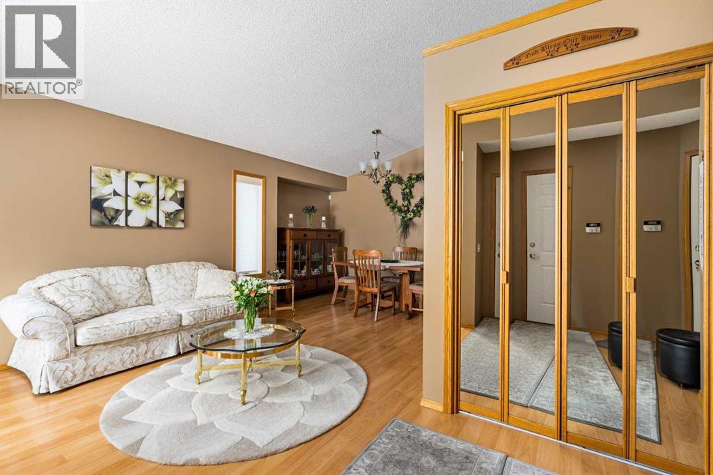 184 Sunmeadows Crescent SE, Calgary, Alberta  T2X 3H1 - Photo 5 - A2298313